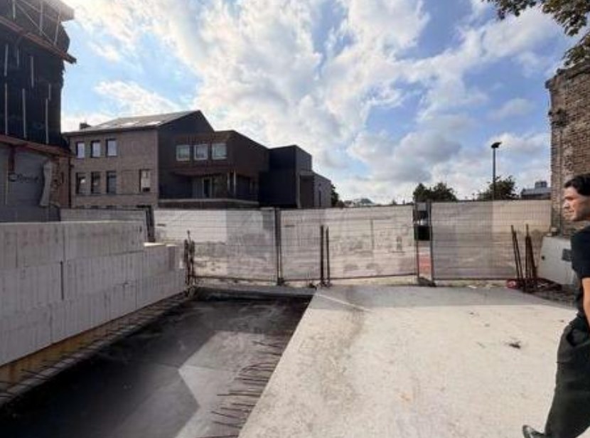 Betondek met bekisting en wapening